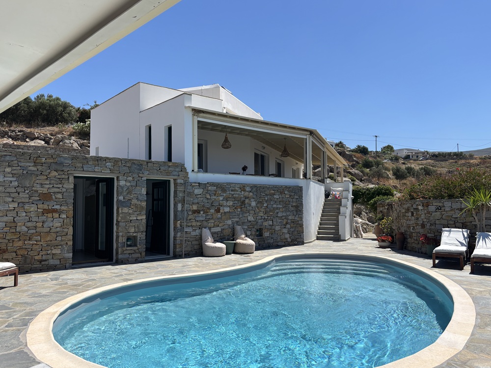 House with a swimming pool in Mikri Vigla, Naxos